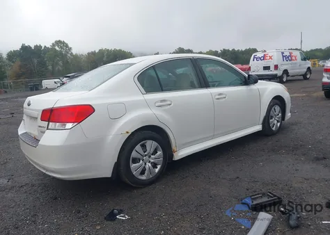 2011 Subaru Legacy 2.5I z USA, uszkodzony, nr VIN 4S3BMBA60B3263991
